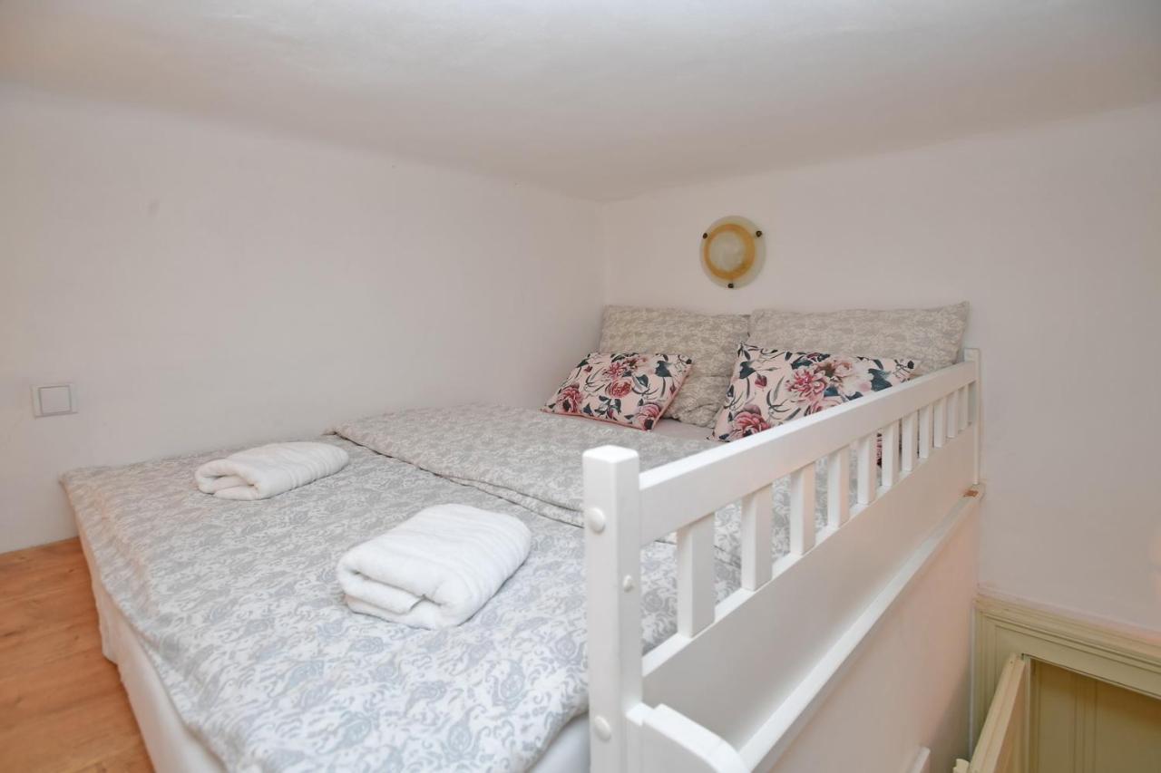 Lovely Little Cosy In Daire Prag