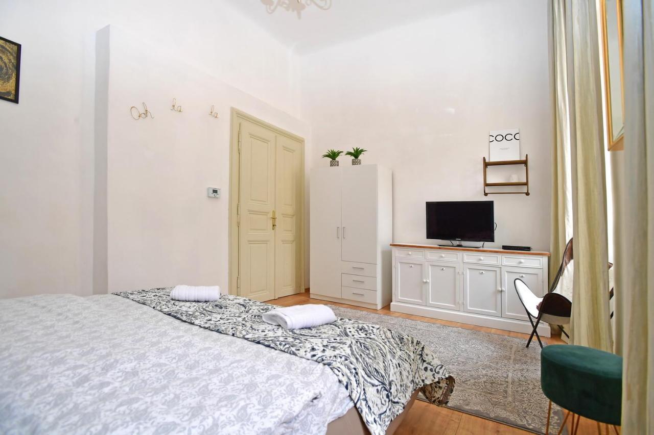 Lovely Little Cosy In Daire